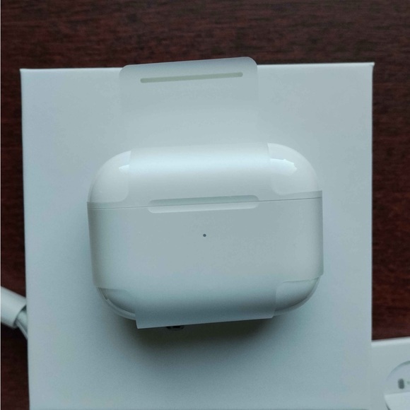 Wireless White Earbuds